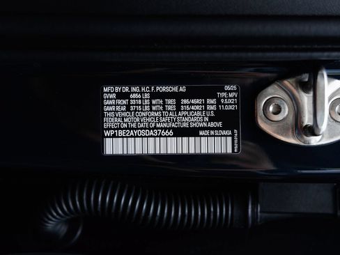 Certified 2025 Porsche Cayenne E-Hybrid Coupe AWD/4WD image 44