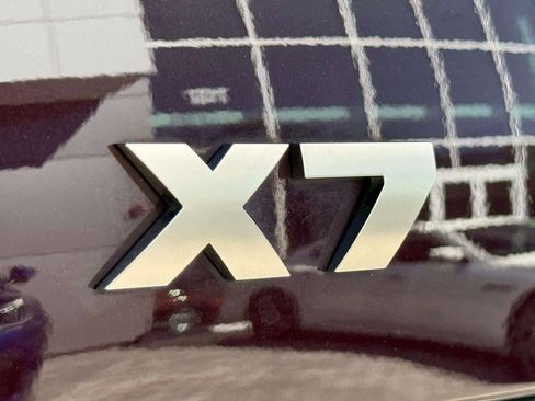 Used 2022 BMW X7 M50i image 23