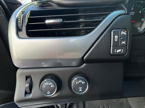 Used 2019 Chevrolet Suburban LT AWD/4WD image 13