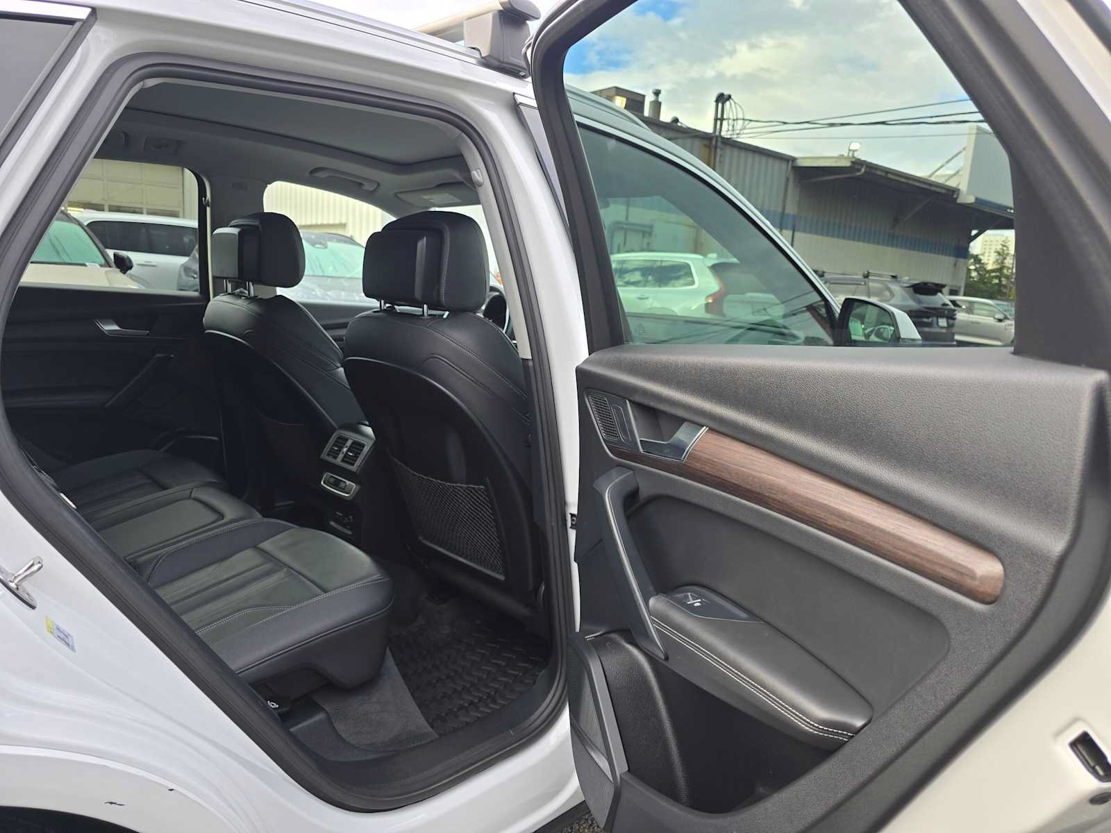 Used 2022 Audi Q5 e Premium Plus AWD/4WD image 13