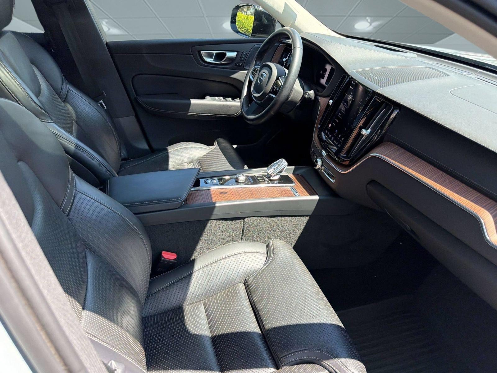Certified 2024 Volvo XC60 B5 Ultimate w/ Climate Package AWD/4WD image 25