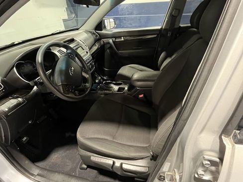 Used 2014 Kia Sorento LX image 6