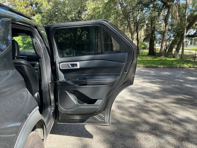 Used 2020 Ford Explorer XLT w/ Equipment Group 202A AWD/4WD image 17