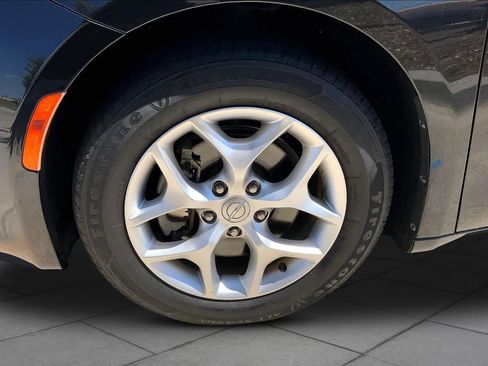 Used 2020 Chrysler Pacifica Limited FWD image 11