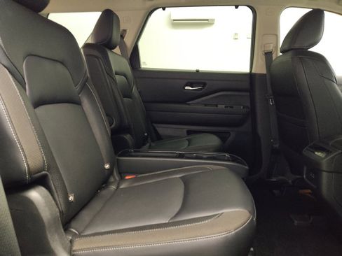 Used 2022 Nissan Pathfinder SL w/ SL Premium Package FWD image 19