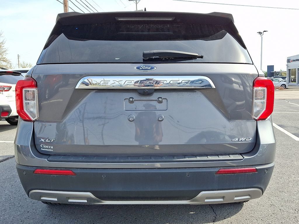 Used 2023 Ford Explorer XLT w/ Equipment Group 202A AWD/4WD image 8