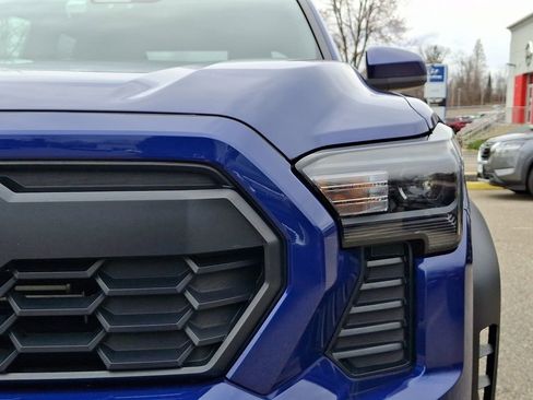 Used 2024 Toyota Tacoma TRD Off-Road image 11