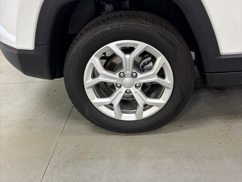Used 2024 Jeep Compass Latitude AWD/4WD image 30