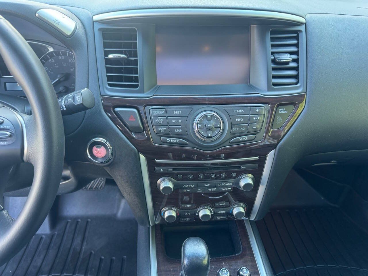 Used 2015 Nissan Pathfinder Platinum w/ Family Entertainment Package FWD image 9