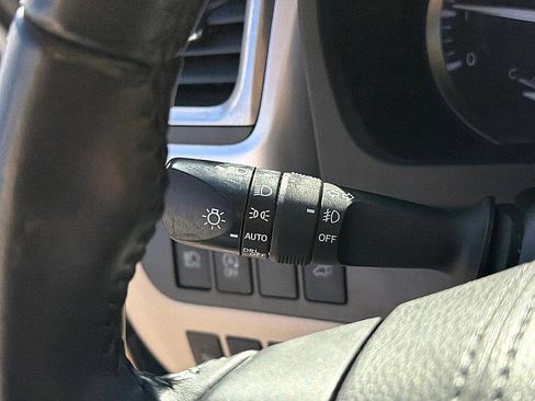 Used 2019 Toyota Highlander XLE image 19