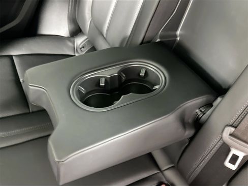 Certified 2025 Porsche Macan image 37