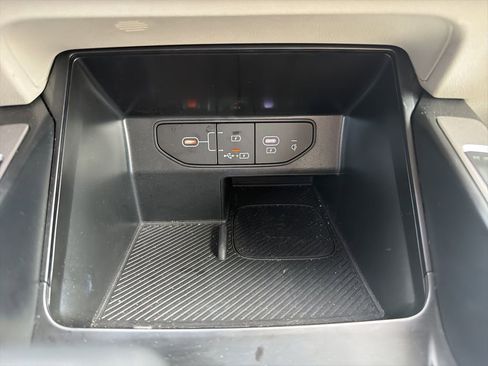 Used 2025 Kia Sorento S image 8