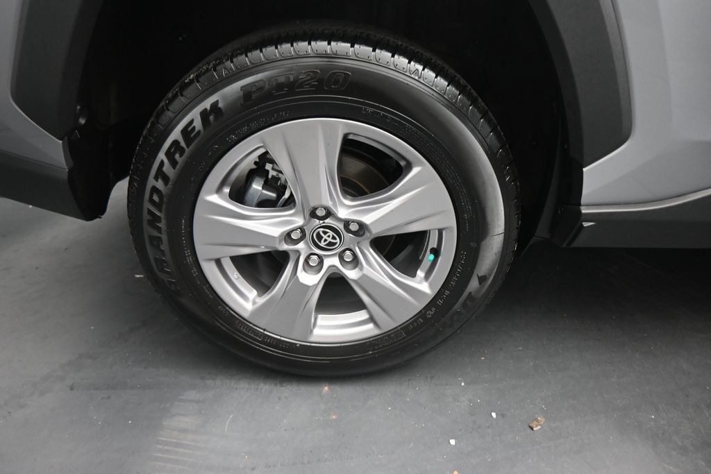 Used 2025 Toyota RAV4 XLE FWD image 23