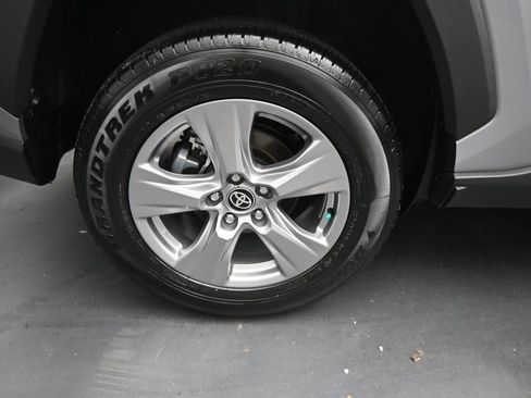 Used 2025 Toyota RAV4 XLE FWD image 23