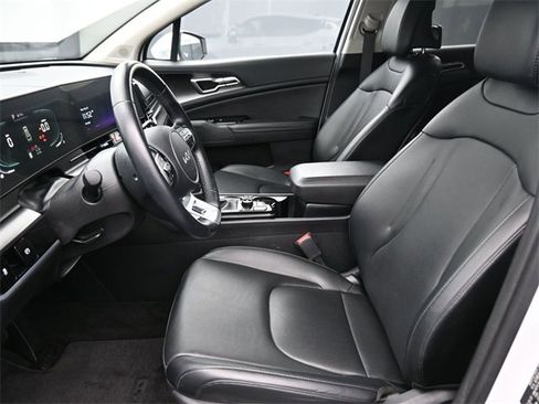 Used 2024 Kia Sportage EX image 10