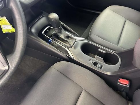 Used 2025 Toyota Corolla LE FWD image 21