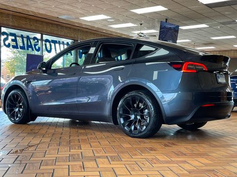 Used 2023 Tesla Model Y Long Range image 7