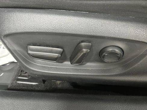 Used 2019 Toyota Camry LE w/ Convenience Package FWD image 10