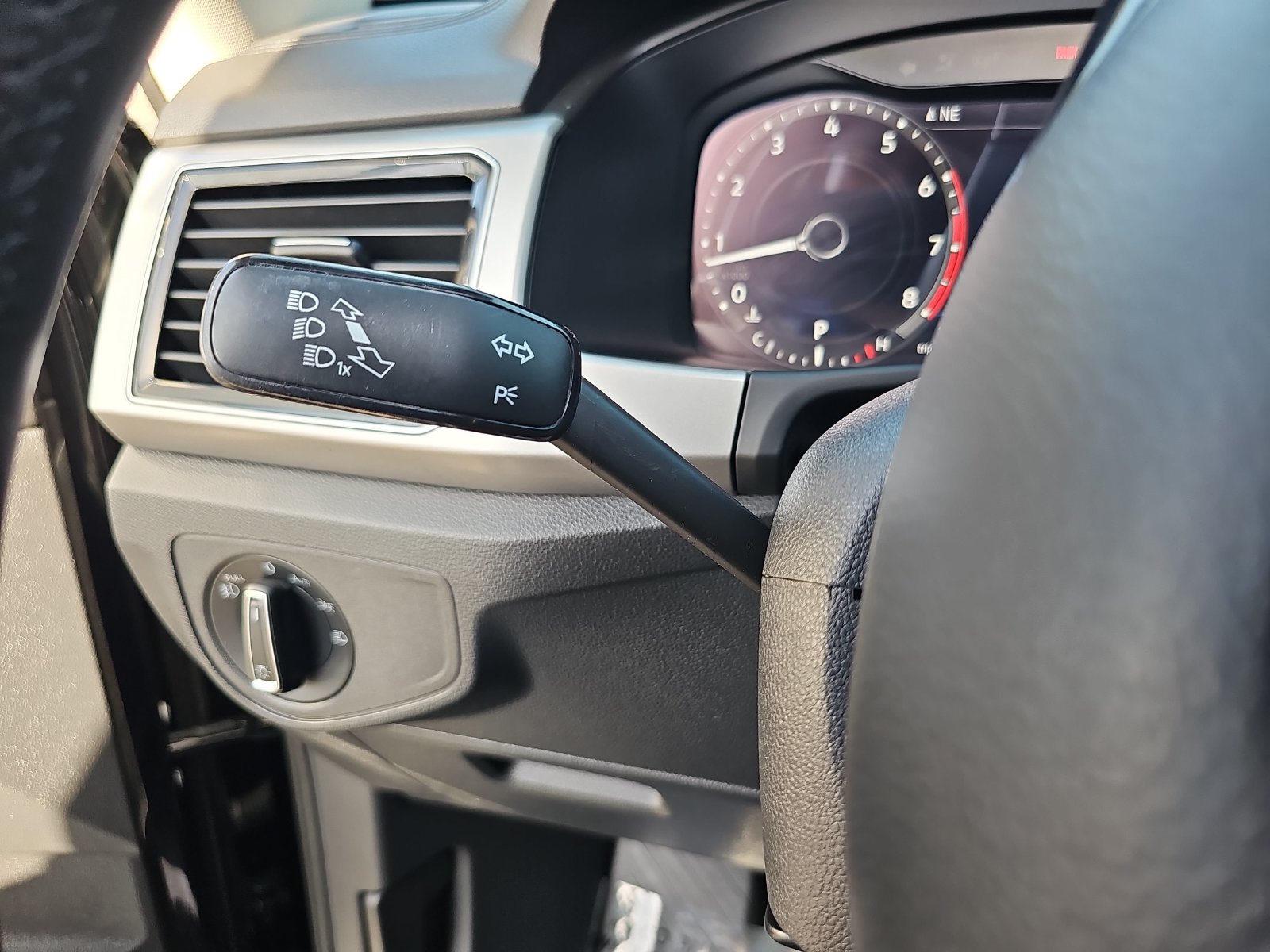 Used 2019 Volkswagen Atlas SEL Premium AWD/4WD image 29