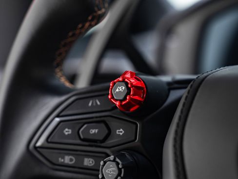 Used 2025 Lamborghini Revuelto image 44