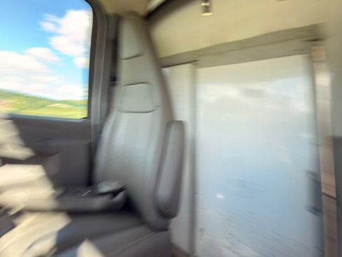 Used 2017 GMC Savana 3500 RWD image 30