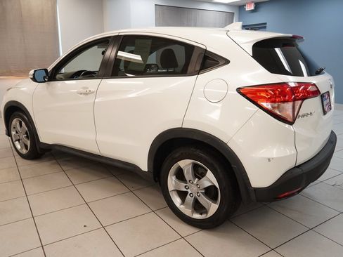 Used 2017 Honda HR-V EX image 8