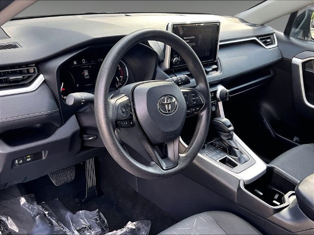 Used 2025 Toyota RAV4 XLE AWD/4WD image 14