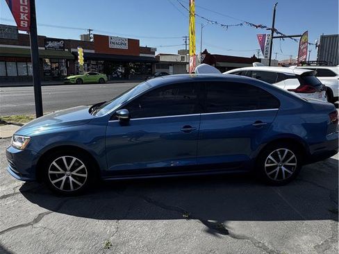 Used 2017 Volkswagen Jetta SE FWD image 4