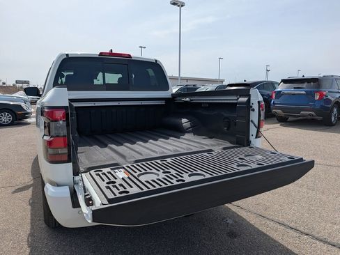 New 2026 Nissan Frontier 4x4 Crew Cab image 13