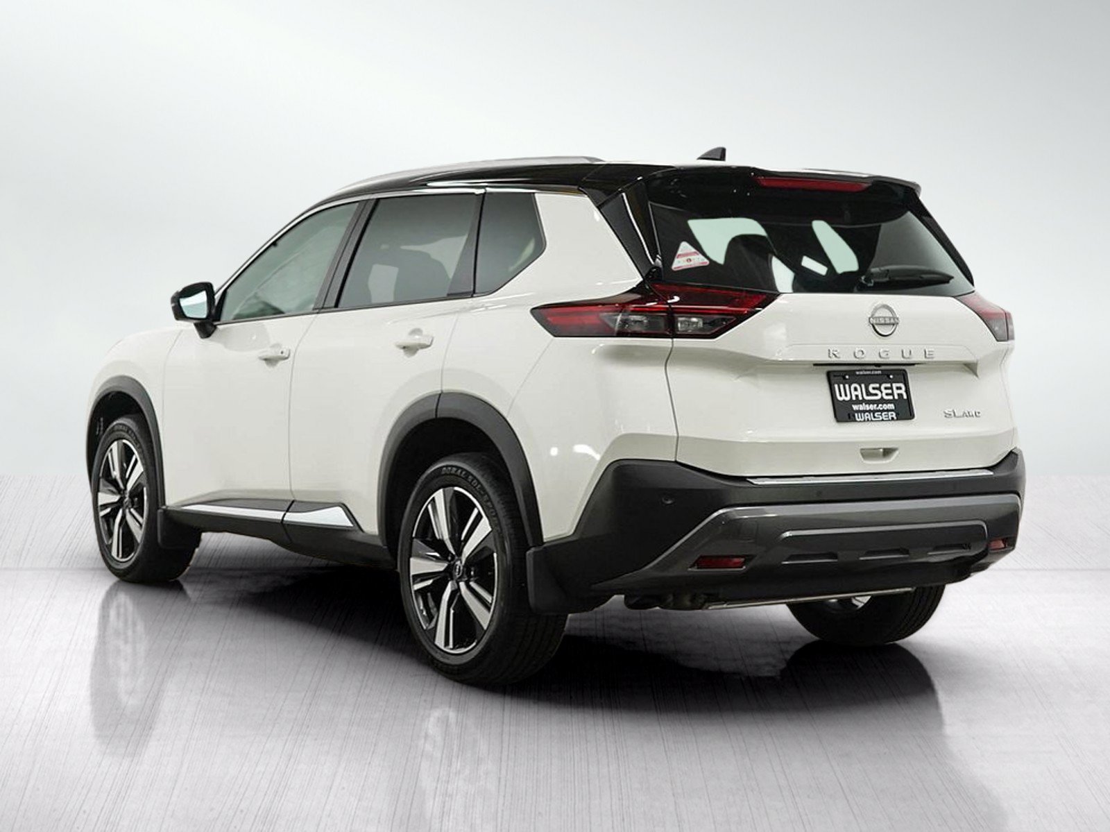Used 2023 Nissan Rogue SL AWD/4WD image 3