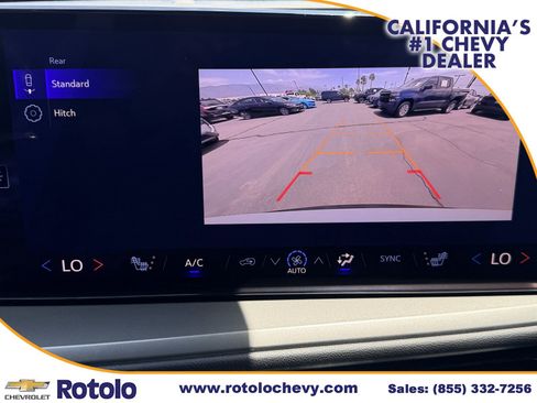 Used 2025 Chevrolet Traverse LT FWD image 23