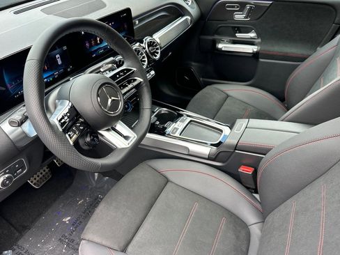 Used 2026 Mercedes-Benz GLB 35 AMG 4MATIC image 4