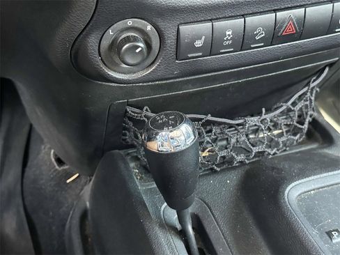 Used 2015 Jeep Wrangler Unlimited Sahara image 29