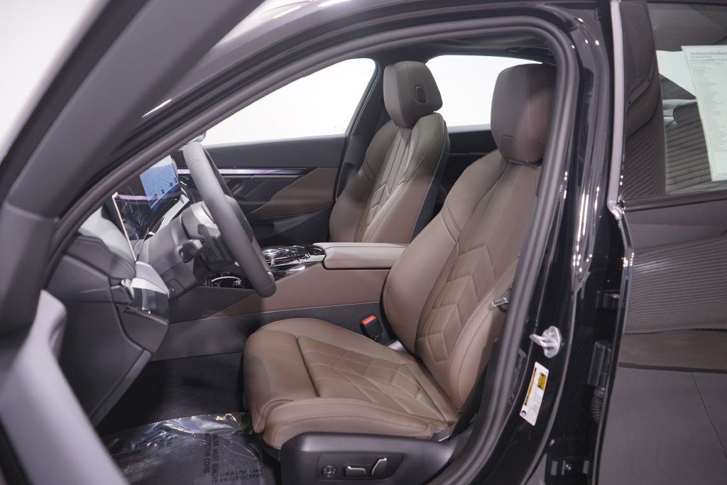 Used 2026 BMW 530i w/ M Sport Package RWD image 7