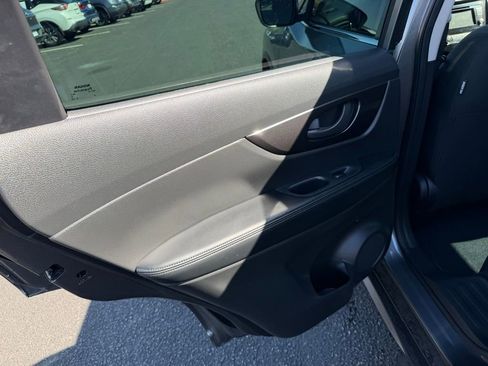Used 2020 Nissan Rogue S FWD image 11