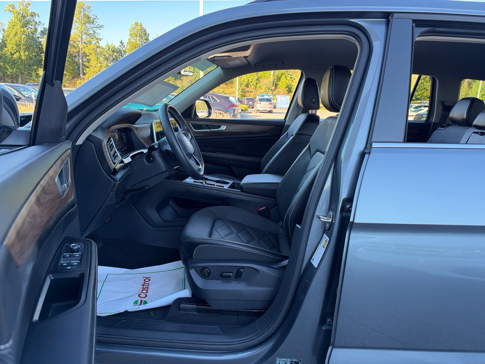Certified 2024 Volkswagen Atlas SE FWD image 26