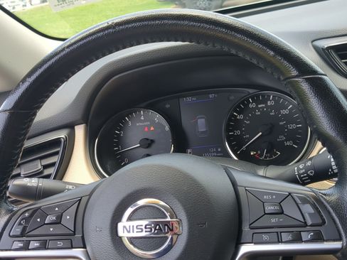 Used 2020 Nissan Rogue SV FWD image 13