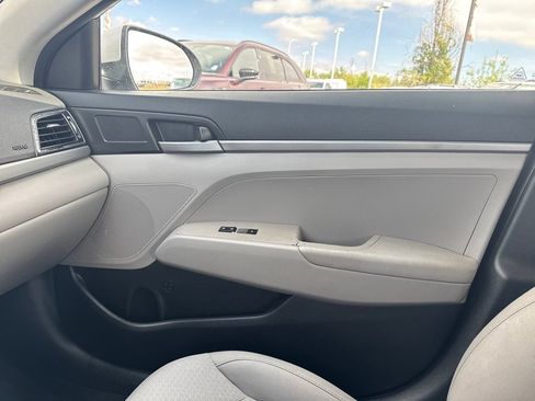 Used 2017 Hyundai Elantra SE FWD image 28