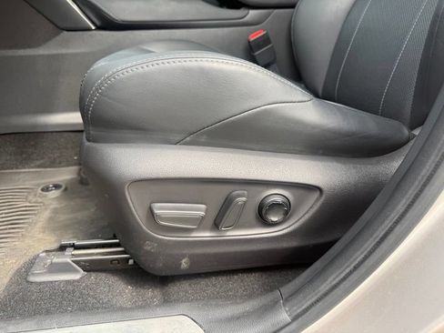 Used 2023 Toyota Venza Limited AWD/4WD image 4
