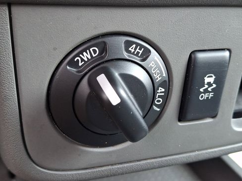 Used 2019 Nissan Frontier SV image 28