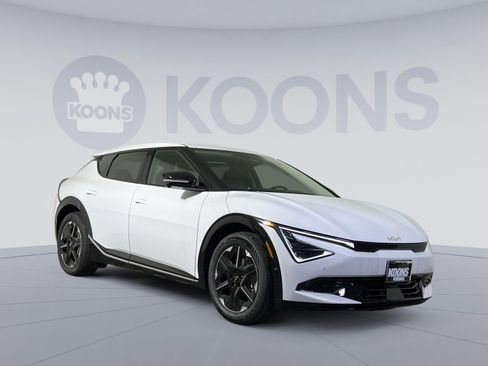 New 2025 Kia EV6 Wind image 8