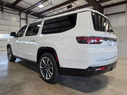 Used 2023 Jeep Wagoneer L Series III w/ Premium Group I AWD/4WD image 3