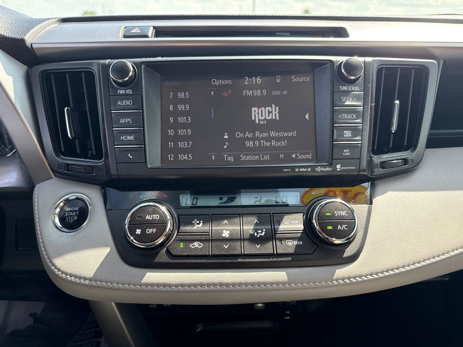 Used 2016 Toyota RAV4 XLE w/ Convenience Package FWD image 18