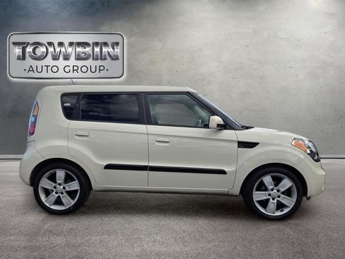 Used 2010 Kia Soul ! FWD image 3