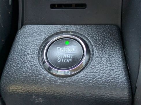 Used 2022 Ford F250 Lariat w/ Black Appearance Package image 31