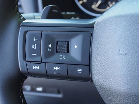 Used 2026 Nissan Rogue SV FWD image 22