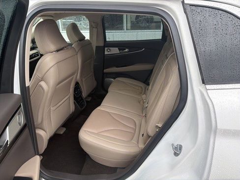 Used 2022 Lincoln Nautilus Reserve w/ Equipment Group 202A image 28