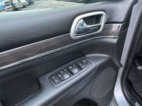 Used 2018 Jeep Grand Cherokee Overland image 18