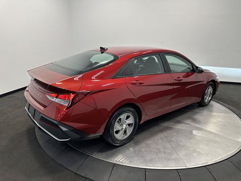 Certified 2024 Hyundai Elantra SE FWD image 7