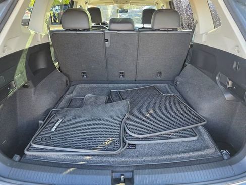 Used 2022 Volkswagen Tiguan SE w/ Panoramic Sunroof Package AWD/4WD image 15